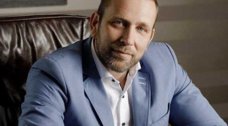 У таможенника Александра Щуцкого, которому предназначалась взятка в $700 тысяч, прошли обыски | FAKEOFF