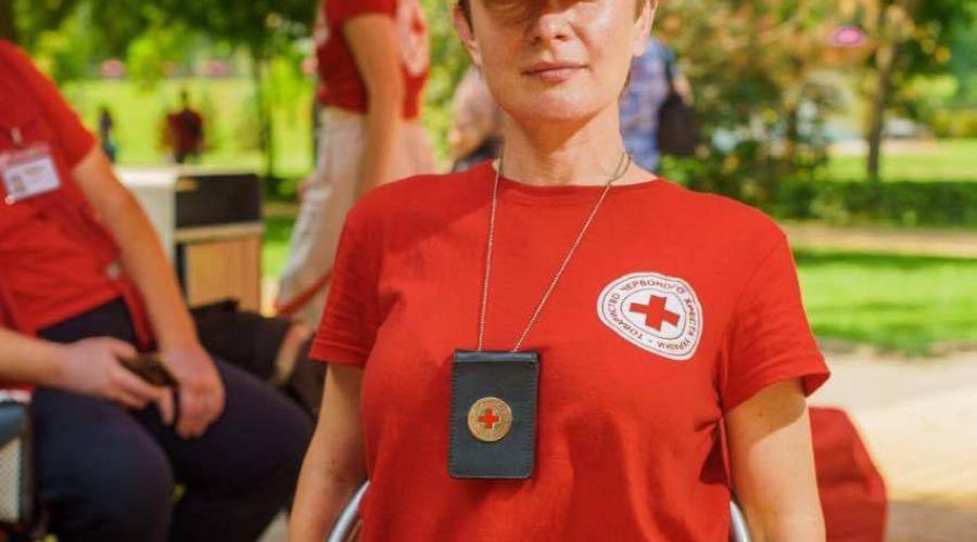 Волонтер Ксенія Скрипник може бути причетна до розкрадання гумдопомоги | FAKEOFF